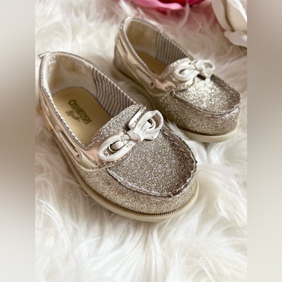 3/$20 Girls Sparkly Gold Oshkosh B’gosh Dress Up Shoes, Size 6c - Picture 2 of 4